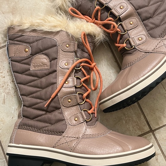 Sorel NWOB Women’s Tan Winter Boots – Size 8.5 - Picture 2 of 10